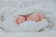 SIDS might not show any symptoms. (Image via Unsplash/Fe Ngô)